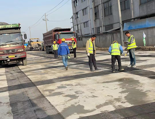 庆云老材料的新故事：玻璃纤维土工格栅如何在‘白改黑’浪潮中重获新生？